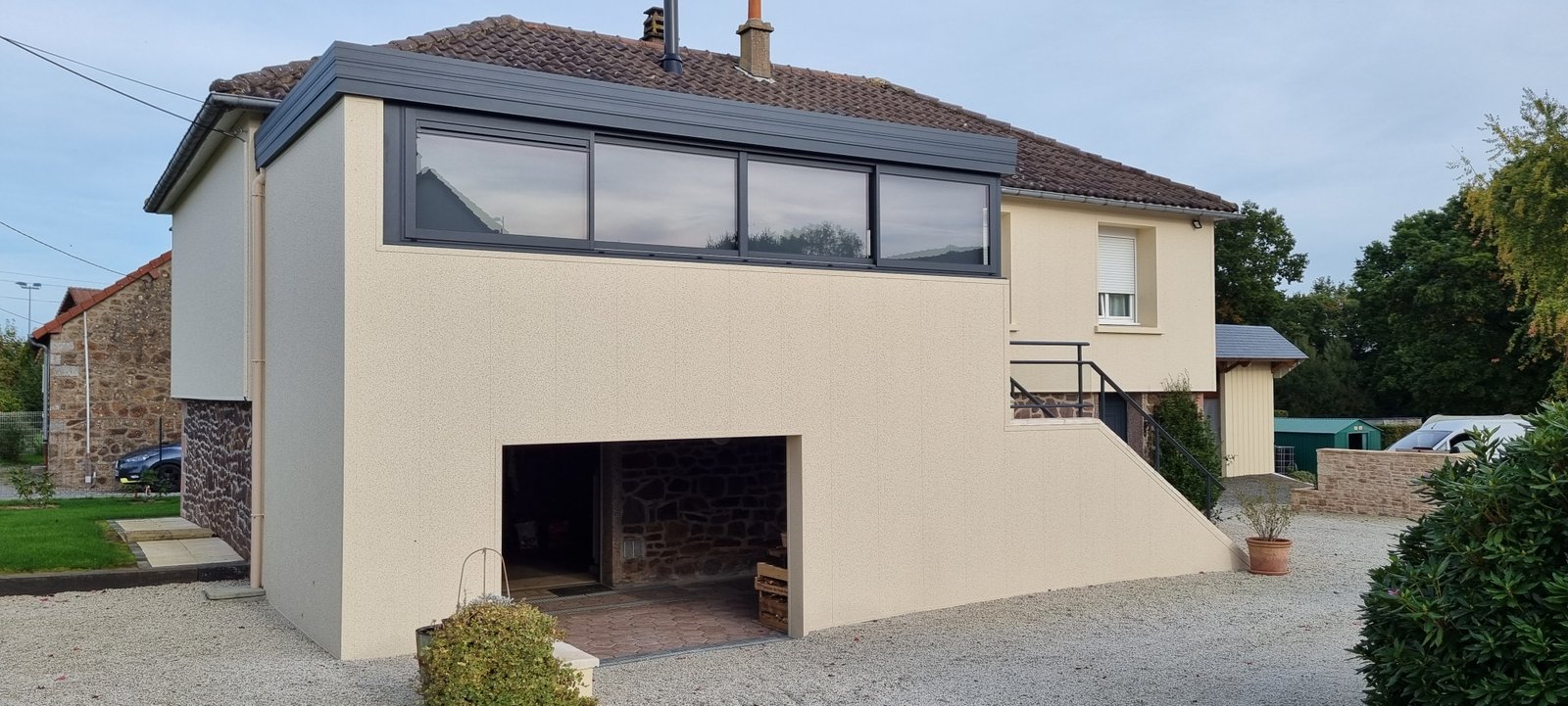 Fenêtre panoramique aluminium anthracite sur extension — LG ALU Menuiserie